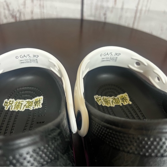CROCS X Jujutsu Kaisen Classic Clog in size 8W 6M nwt - Picture 6 of 16